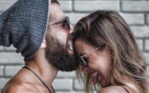 Women prefer men with beards for long-term relationships 