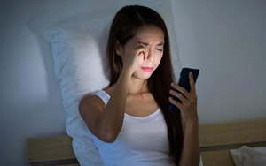 Too much smartphone use may lead to poor and less sleep