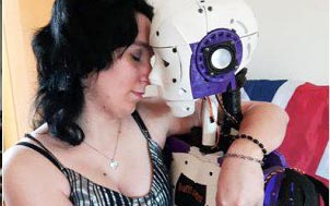 Woman Falls in Love with 3D-Printed Robot, Wants to Marry It