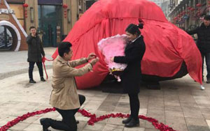 Man Proposes to Girlfriend with '33-Tonne Meteorite
