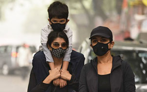 Delhi citizens will soon need five oxygen cylinders a day to survive pollution, warn experts