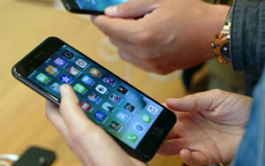 Apple faces $999 billion lawsuit for slowing down iPhones