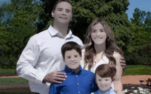 Family Paid $250 for 'Professional Photoshoot' and This Is What They Got