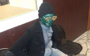 Dumbest Thief Ever - Thief Paints his face Green to make himself HARDER to Recognize