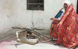 Bizarre: This man feels cold in summers, sweats during winters