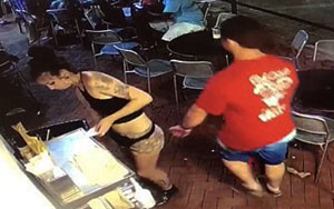 Watch - Waitress body-slam man who groped her