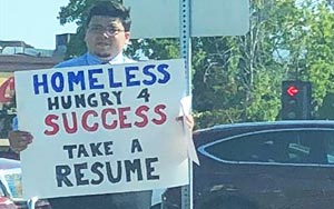 Homeless man flooded with job offers after he hands out resumes on Road