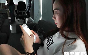 Woman claims mobile phone burned 500 holes in her EYES after using it on maximum brightness