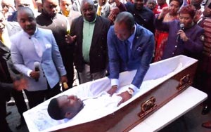 South African Pastor Brings 'Dead' Man Back to Life in Ridiculous Resurrection Stunt