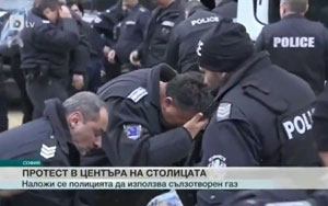 Viral - Bulgarian Police Pepper Spray Themselves Instead of Protestors