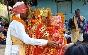 Love Knows No Limit! A Young Man Marries Two Women Together In Chattisgarh!