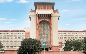 Five Star Hotel to Quarantine Delhi HC Judges And Their Families!
