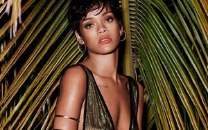 Rihanna Goes Topless For Vogue!