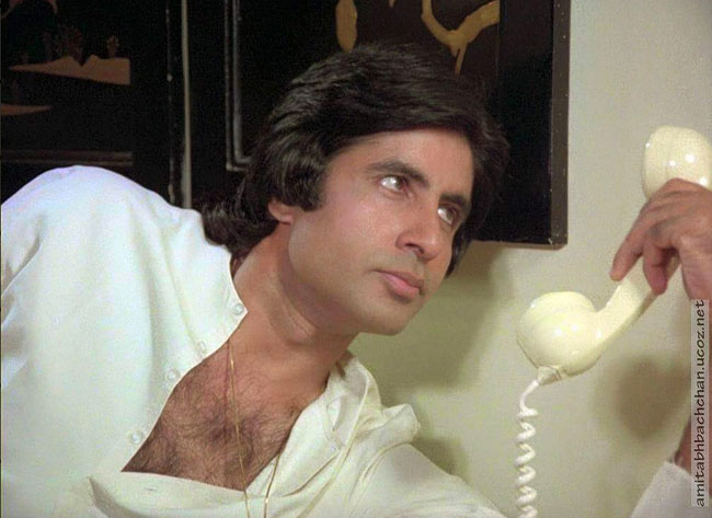 Amitabh Poses for a Selfie