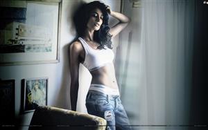 Sarah Jane Dias is raising the heat in Calvin Klein lingerie