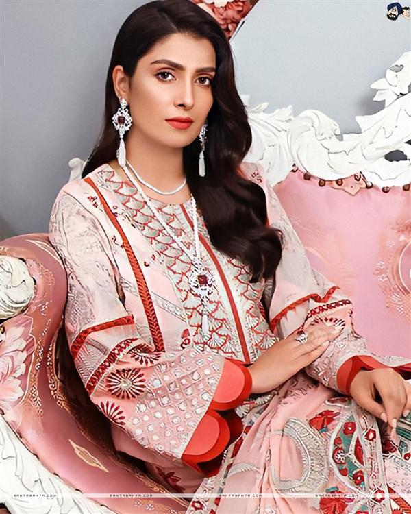 Ayeza Khan