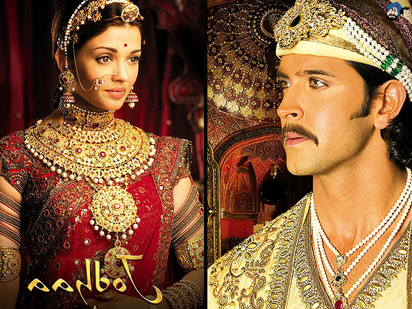 Aishwarya Rai and Hrithik Roshan in Jodhaa Akbar