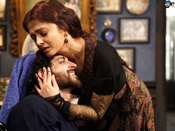 Hrithik Roshan and Aishwarya Rai in Guzaarish