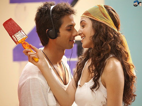 Shahid Kapoor and Anushka Sharma in Badmaash Company