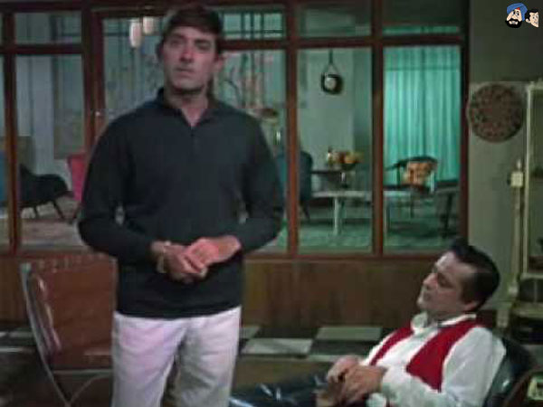Jinke ghar sheeshey ke hote hain...