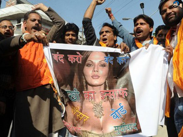 Rakhi Humiliates People?