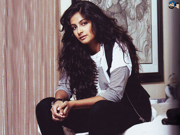 Glam, sensuous character!