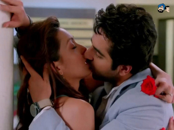 Ayushmann and Pooja Salvi- Nautanki Saala