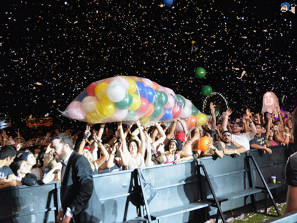  Girl Talk's dance party