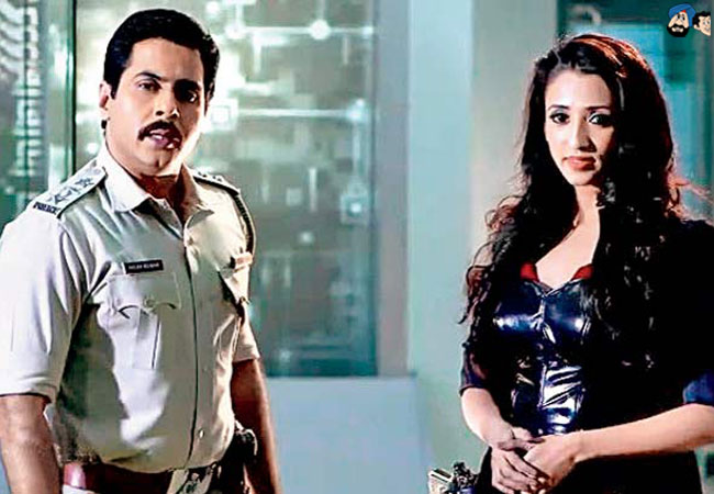 'Supercops vs Supervillains'