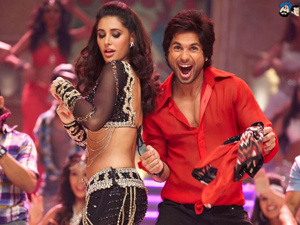 धतिंग नाच- नरगिस  ​फाकरी