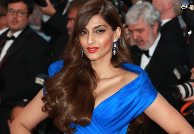 Magnificent in this blue gown, Sonam Kapoor never fails to dazzle.