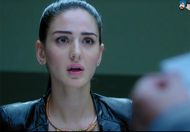 Tara (Farah Karimaee)