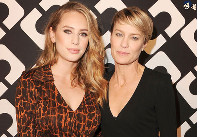 Dylan Penn and Robin Wright