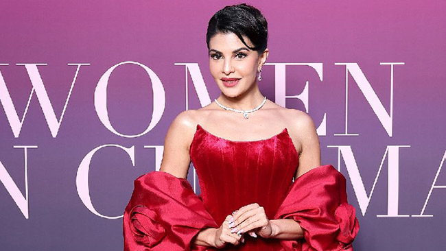 Jacqueline Fernandez: Dramatic Florals Take Center Stage