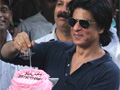 SRK Celebrates Bday with Fans