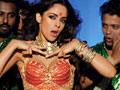 Shalu Ke Thumke - Mallika`s Item Song