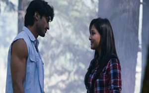 Lena Dena Song from `Commando`<br>Director: Dilip Ghosh<br>Cast: Vidyut Jammwal, Pooja Chopra