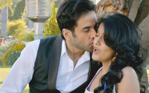 Teaser of `Bajatey Raho`<br>Director: Shashant A Shahbr<br>Cast: Tusshar Kapoor, Vinay Pathak, Ranvir Shorey, Vishakha Singh, Ravi Kissen and Dolly Ahluwalia