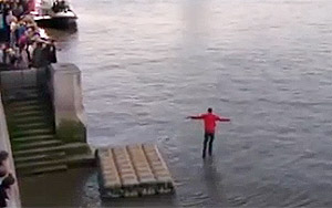 Illusionist Dynamo 'Walks on Thames River