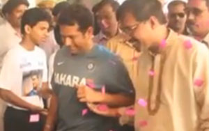 Sachin arrives in Kolkata for his 199th Test