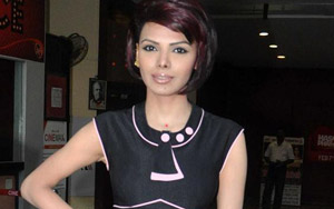 Sherlyn Chopra spends time with cancer patients