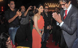 Amitabh Greets Rekha