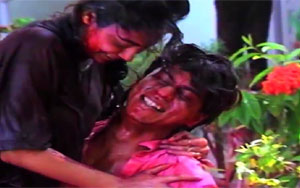 Flashback - Shahrukh & Gauri's Holi Dance