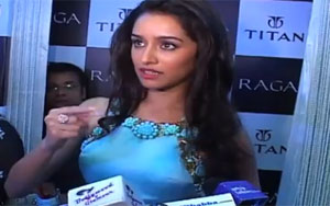 Shraddha's Friend Misbehaves with Photograhers