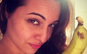 Sonakshi Sinha Swaps Golden Kela With Real Kela 