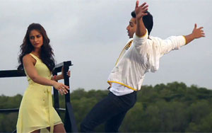 Catch a glimpse of all the fun and bloopers while making of Main Tera Hero