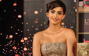 Sonam Unveils L`Oreal Paris Make Up Collection