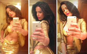 Poonam Pandey Posts Hot Bathroom Selfies