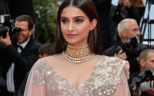 Sonam Kapoor Stuns In Net Saree @ Cannes