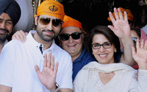 Bollywood stars visit Golden Temple